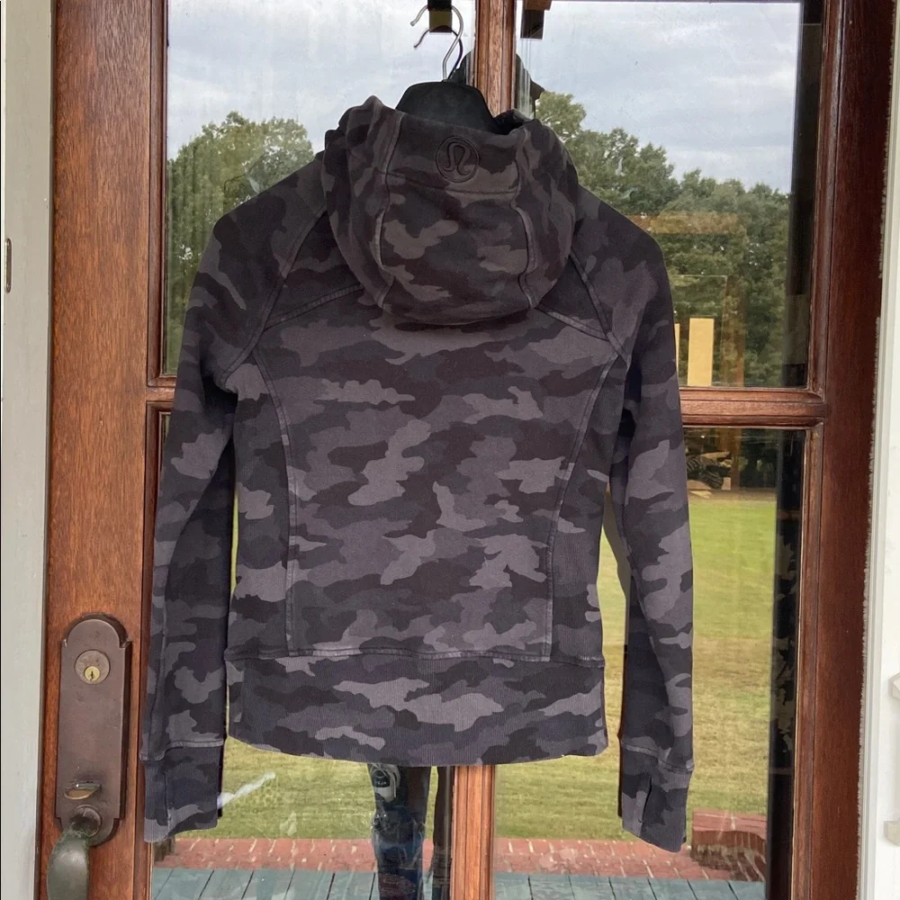 Lululemon Camo‎ Scuba Full Zip Hooded Jacket. Size 6